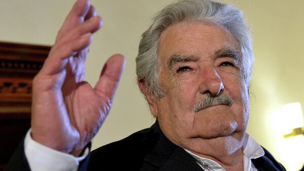 José Mujica en el lanzamiento de su libro en Roma (archivo) - Sputnik Mundo