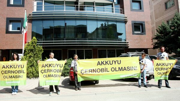 La oposición turca llama a revisar el acuerdo con Rusia sobre la central nuclear de Akkuyu - Sputnik Mundo