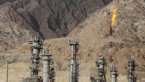 Una refinería de gas en Irán - Sputnik Mundo