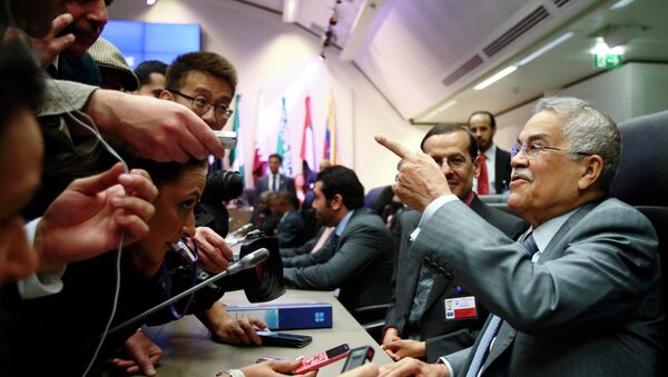 Alí an Nuaymi, representante de Arabia Saudí, antes de una reunión de la OPEP - Sputnik Mundo