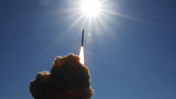 Lanzamiento de un misil interceptor del escudo antimisiles de Estados Unidos (GMD) (archivo) - Sputnik Mundo