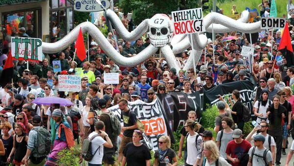 Manifestantes contra la celebración de la cumbre del G7 en Garmisch-Partenkirchen - Sputnik Mundo