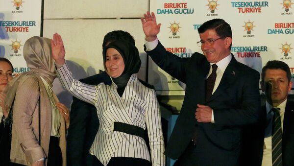 Primer ministro de Turquía Ahmet Davutoglu con su esposa Sare - Sputnik Mundo