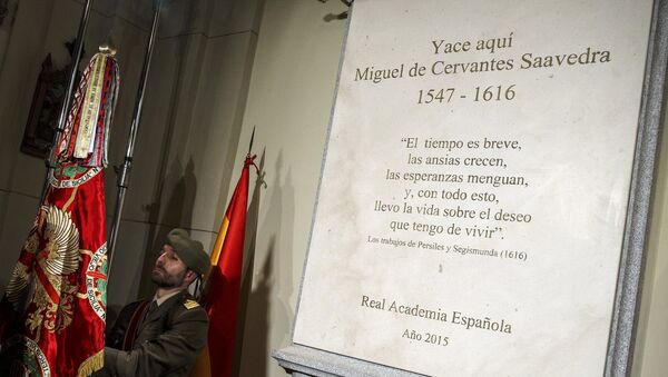 Monumento de Miguel Cervantes en Madrid - Sputnik Mundo