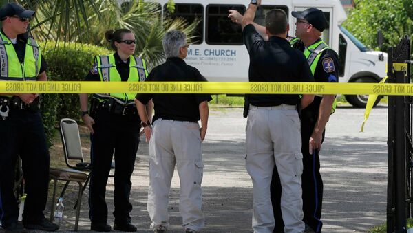 Policía cerca de una iglesia de Charleston - Sputnik Mundo