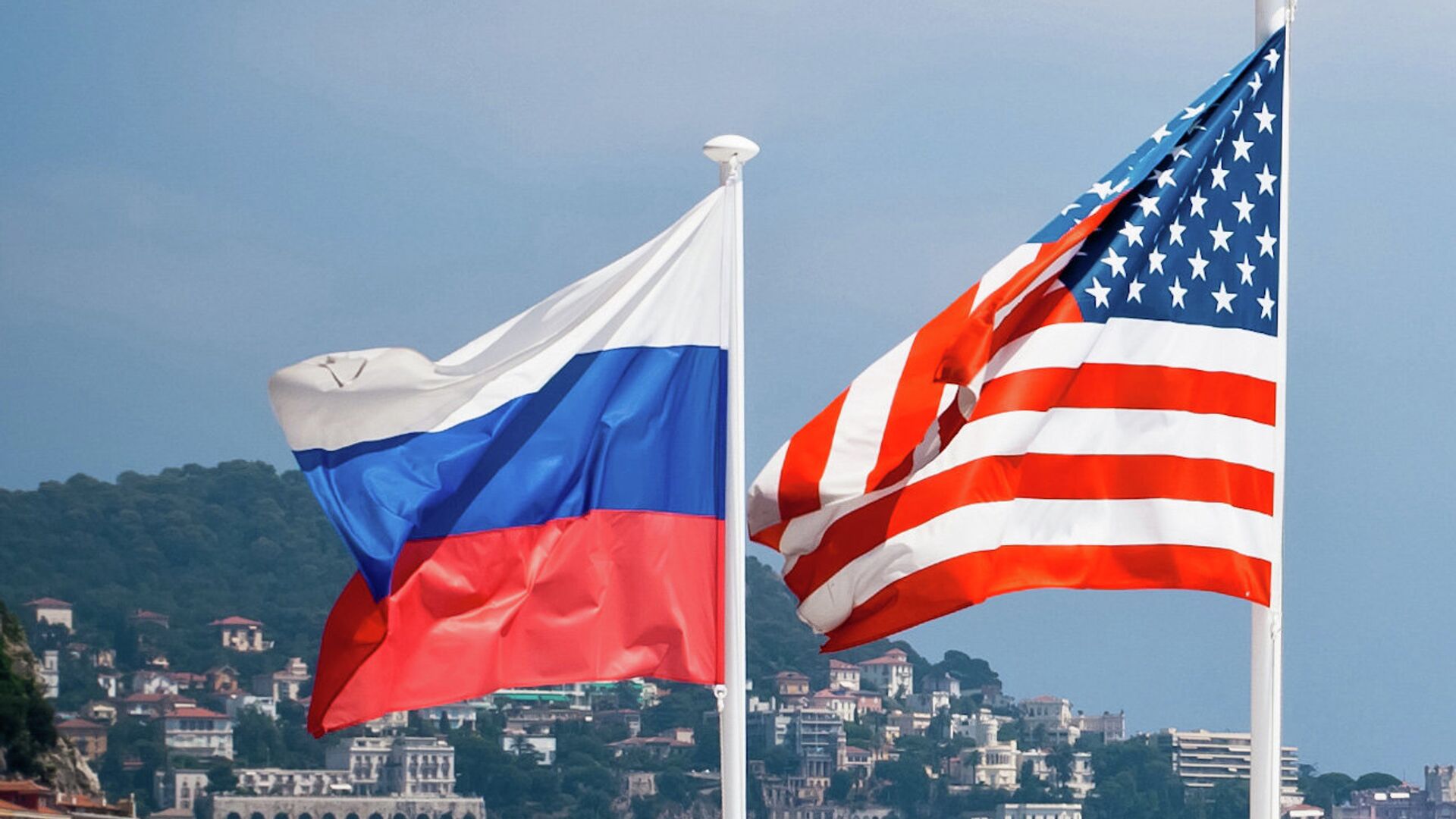 Banderas de Rusia y EEUU - Sputnik Mundo, 1920, 09.01.2022