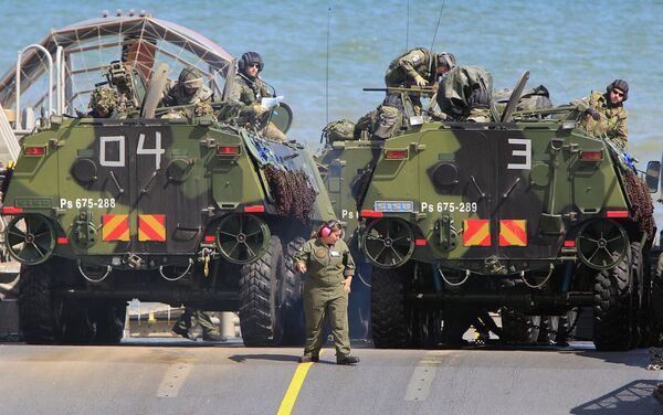 Tropas de la OTAN participan en ejercicios militares en el Mar Báltico, cerca de las fronteras con Rusia. Polonia, 17 de junio de 2015 Tropas de la OTAN participan en ejercicios militares en el Mar Báltico, cerca de las fronteras con Rusia. Polonia, 17 de junio de 2015 - Sputnik Mundo