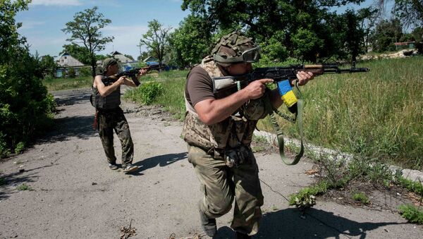 Soldados ucranianos en Donbás (Archivo) - Sputnik Mundo