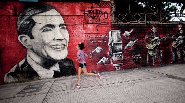 Un grafiti de Carlos Gardel - Sputnik Mundo