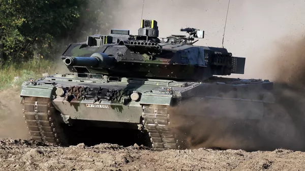 A Leopard 2 tank is pictured during a demonstration event held for the media by the German Bundeswehr in Munster near Hannover, Germany. (File) - Sputnik Mundo