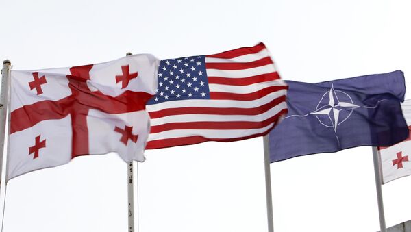 Banderas de Georgia, EEUU y OTAN - Sputnik Mundo