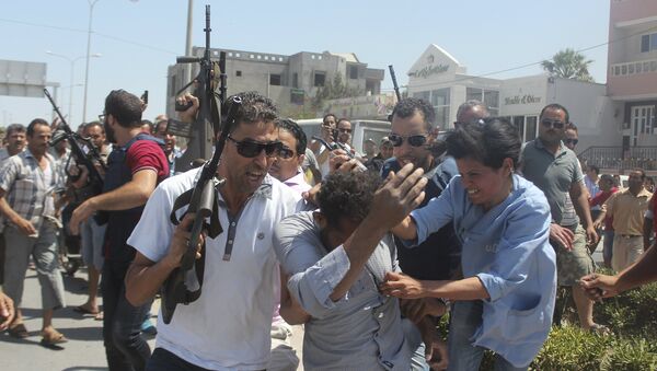 Policia tunecina actúa en el lugar del atentado contra el complejo hotelero Imperial Marhaba cerca de Susa. 26 de junio de 2015 - Sputnik Mundo