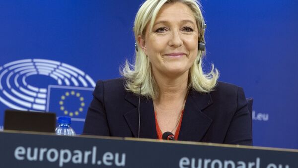 Marine Le Pen, France's National Front political party head, attends a joint news conference at the European Parliament in Brussels, Belgium, June 16, 2015. - Sputnik Mundo