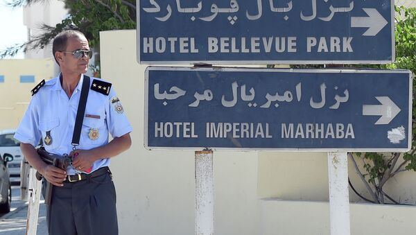 Policia tunecina en el lugar del atentado terrorista en el hotel Imperial Marhaba. 26 de junio de 2015 - Sputnik Mundo