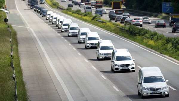 Una caravana de coches fúnebres con los restos de las víctimas de Germanwings - Sputnik Mundo