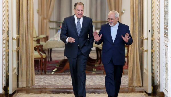 Mohammad Javad Zarif y Seguéi Lavrov, ministros de Exteriores de Rusia e Irán (archivo) - Sputnik Mundo