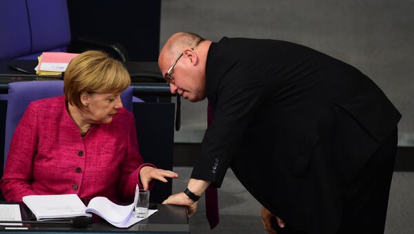 La canciller  de Alemania, Angela Merkel, y el jefe de la Cancillería Federal de Alemania, Peter Altmaier - Sputnik Mundo