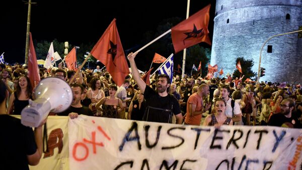 Partidarios de 'NO' celebran los resultados del referéndum griego - Sputnik Mundo