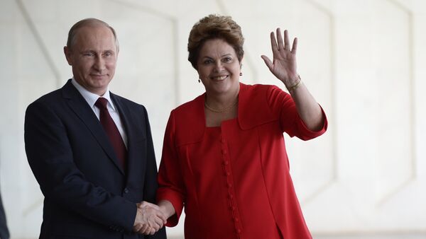 Vladímir Putin, presidente de Rusia, y Dilma Rousseff, presidenta de Brasil (Archivo) - Sputnik Mundo