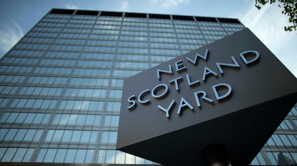 Scotland Yard se disculpa con mujeres víctimas de engaños de agentes secretos - Sputnik Mundo