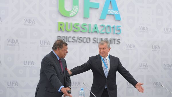 Presidente de Rosneft, Ígor Sechin, y cofundador de Essar Global, Shashi Ruia - Sputnik Mundo