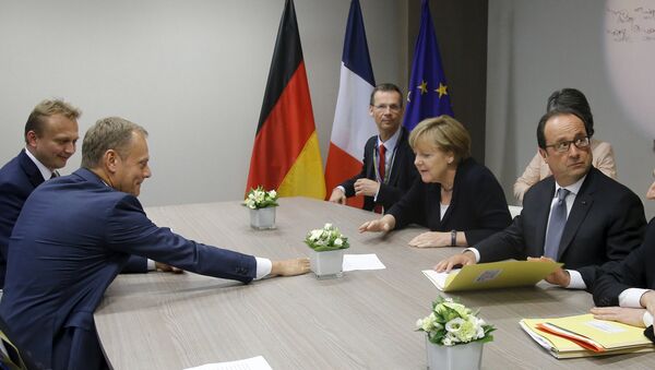 Presidente del Consejo de Europa, Donald Tusk, canciller alemana, Angela Merkel, y presidente francés Francois Hollande - Sputnik Mundo