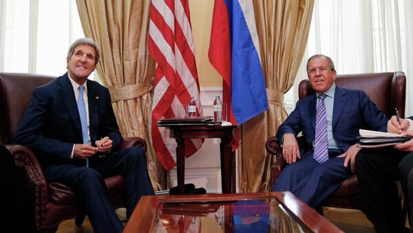 El secretario de Estado de EEUU, John Kerry, y el ministro de Exteriores de Rusia, Serguéi Lavrov - Sputnik Mundo