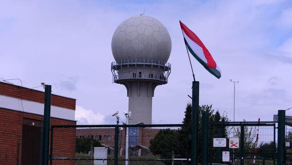 Nuevo radar 3D en la base militar en la ciudad de Medina, Hungría, el 14 de julio, 2015 - Sputnik Mundo