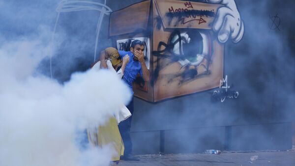 Dispersan manifestación de protesta con gases lacrimógenos en Estambul - Sputnik Mundo