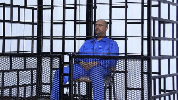 Seif al-Islam, hijo de Muamar Gadafi, durante la audiencia en Zintan, Libia (Archivo) - Sputnik Mundo