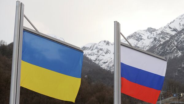Banderas de Ucrania y Rusia - Sputnik Mundo
