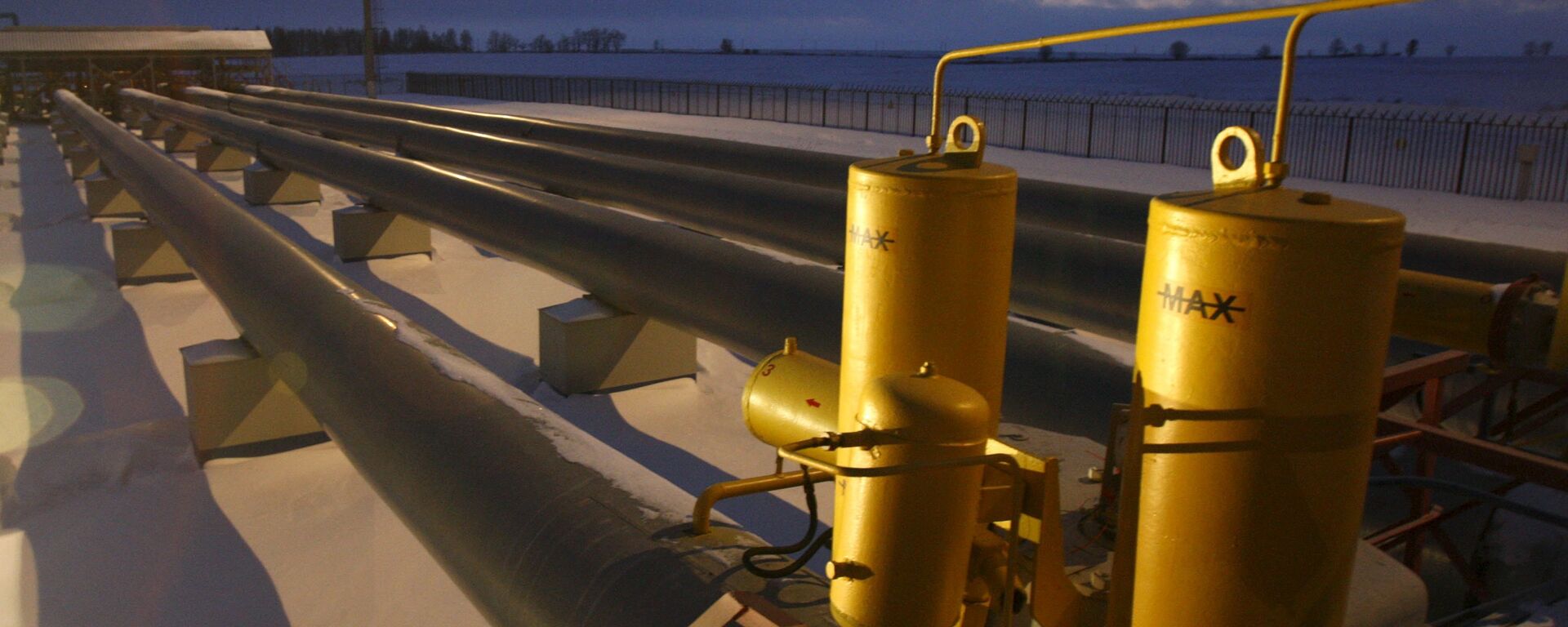 Pipelines are seen at a gas compressor station in Sudzha in Russia's Kursk region, January 11, 2009 - Sputnik Mundo, 1920, 23.03.2022