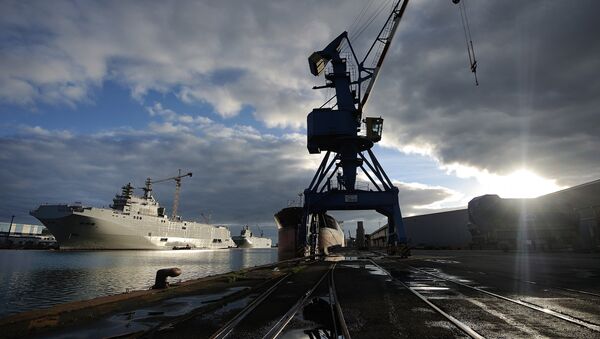 Portahelicópteros de la clase Mistral en el astillero de Saint-Nazaire, Francia - Sputnik Mundo