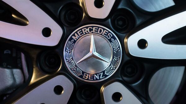 The logo of Mercedes-Benz is seen on the wheel of the new version of A-Class car during its launch in Mumbai - Sputnik Mundo