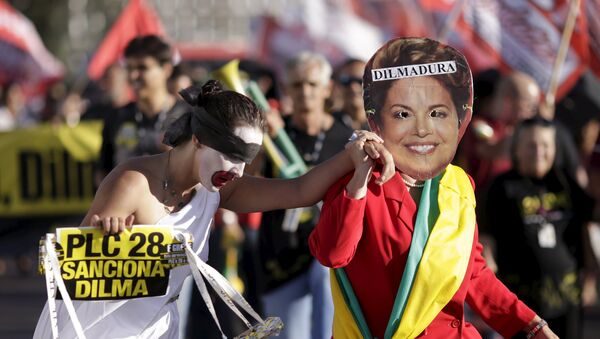 Protesta contra Dilma Rousseff en Brasil - Sputnik Mundo