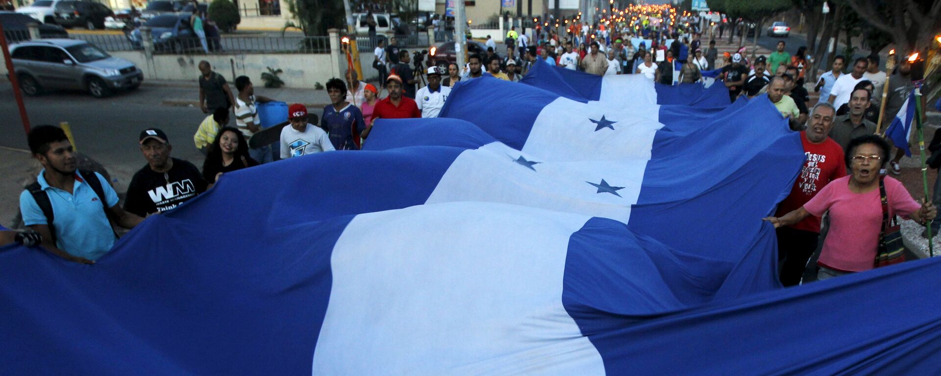Demonstrators take part in a march to demand the resignation of Honduras' - Sputnik Mundo, 1920, 25.05.2021