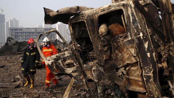 Bomberos en el lugar de accidente de Tianjin - Sputnik Mundo