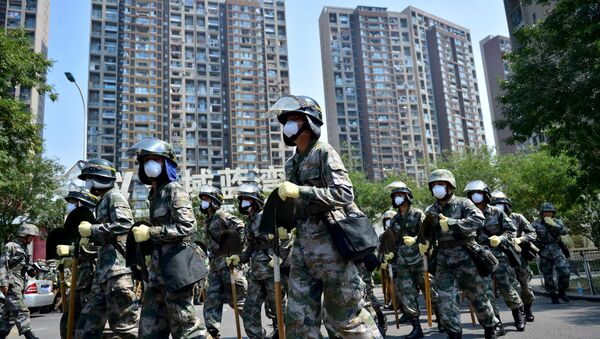 Soldados chinos en Tianjin, China - Sputnik Mundo