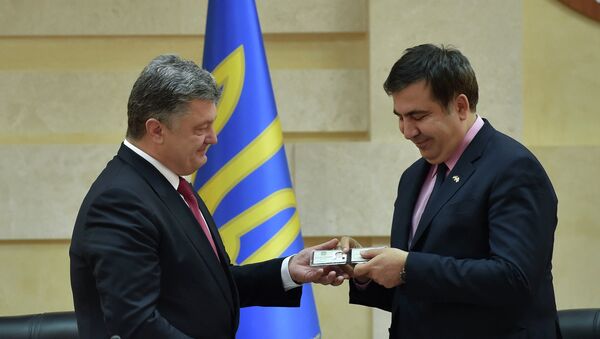 Presidente de Ucrania, Petró Poroshenko y gobernador de la región de Odesa, Mijaíl Saakashvili - Sputnik Mundo