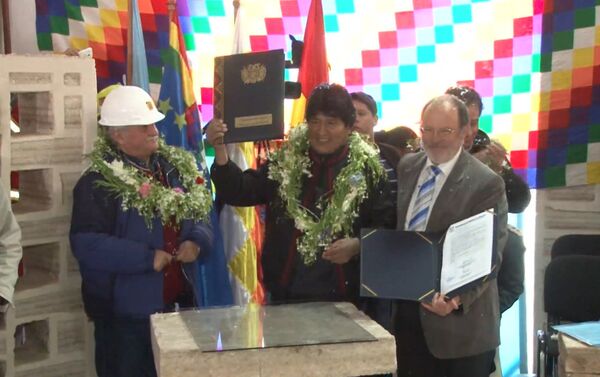 Evo Morales inaugura una planta de litio en el salar más grande del mundo - Sputnik Mundo