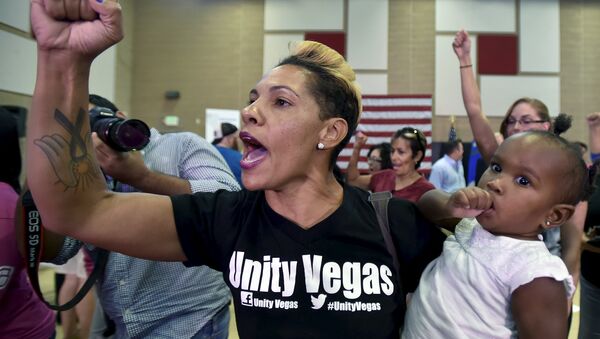 Miembros del movimiento Black Lives Matter protestan durante el discurso de Jeb Bush en Las Vegas - Sputnik Mundo