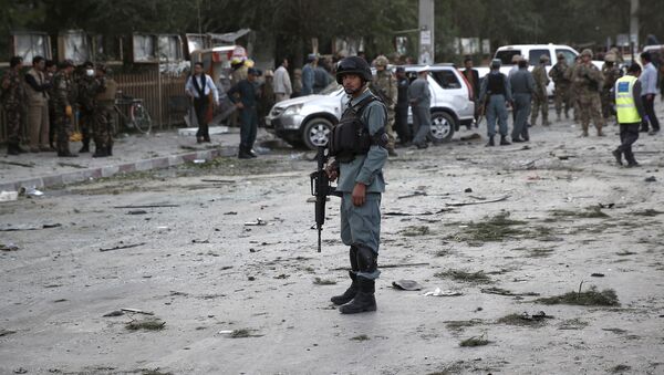 Policía afgano en el lugar de explosión en Kabul, el 22 de agosto, 2015 - Sputnik Mundo