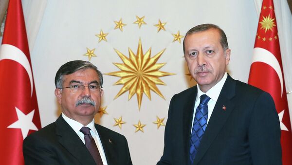 El presidente de Turquía, Recep Tayyip Erdogan, con el presidente del Parlamento turco, Ismet Yilmaz - Sputnik Mundo
