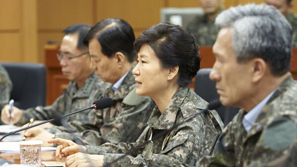 Presidente de República de Corea, Park Geun-hye, y los dirigentes militares - Sputnik Mundo