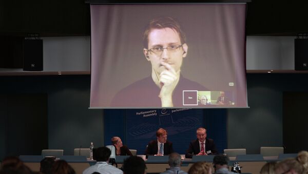 Edward Snowden, exempleado de la NSA y de Agencia Central de Inteligencia (CIA) - Sputnik Mundo