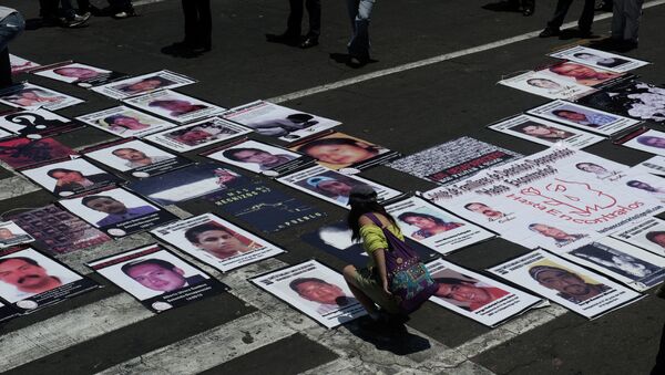 Mapa con imágenes de personas desaparecidas en México (archivo) - Sputnik Mundo