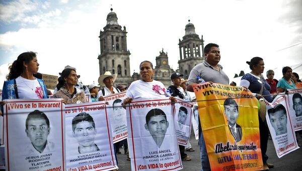 Demostración en memoria de desaparición de estudiantes en Iguala - Sputnik Mundo