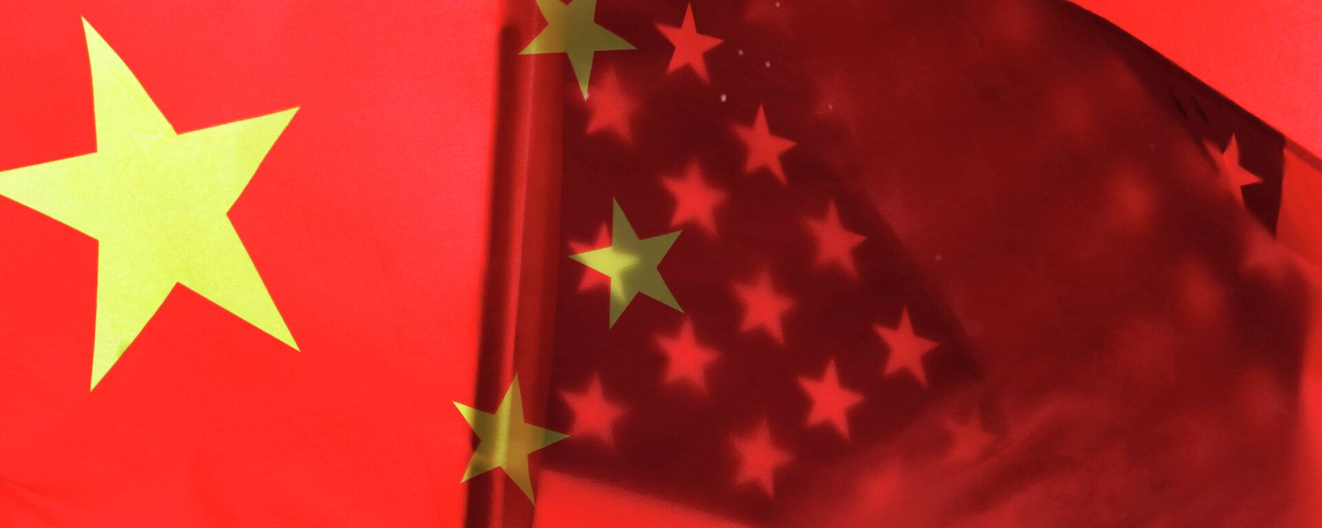 Banderas de China y EEUU - Sputnik Mundo, 1920, 25.11.2021