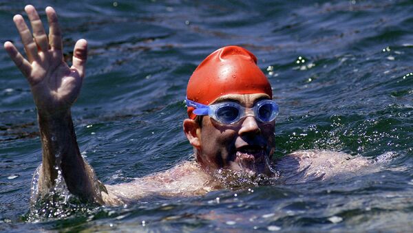 Lewis Pugh, nadador británico - Sputnik Mundo