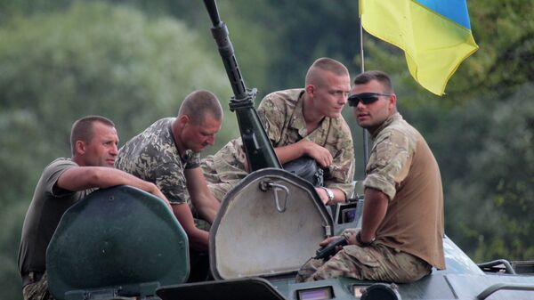 Soldados ucranianos en una base militar cerca de la ciudad de Zhitomir, Ucrania - Sputnik Mundo